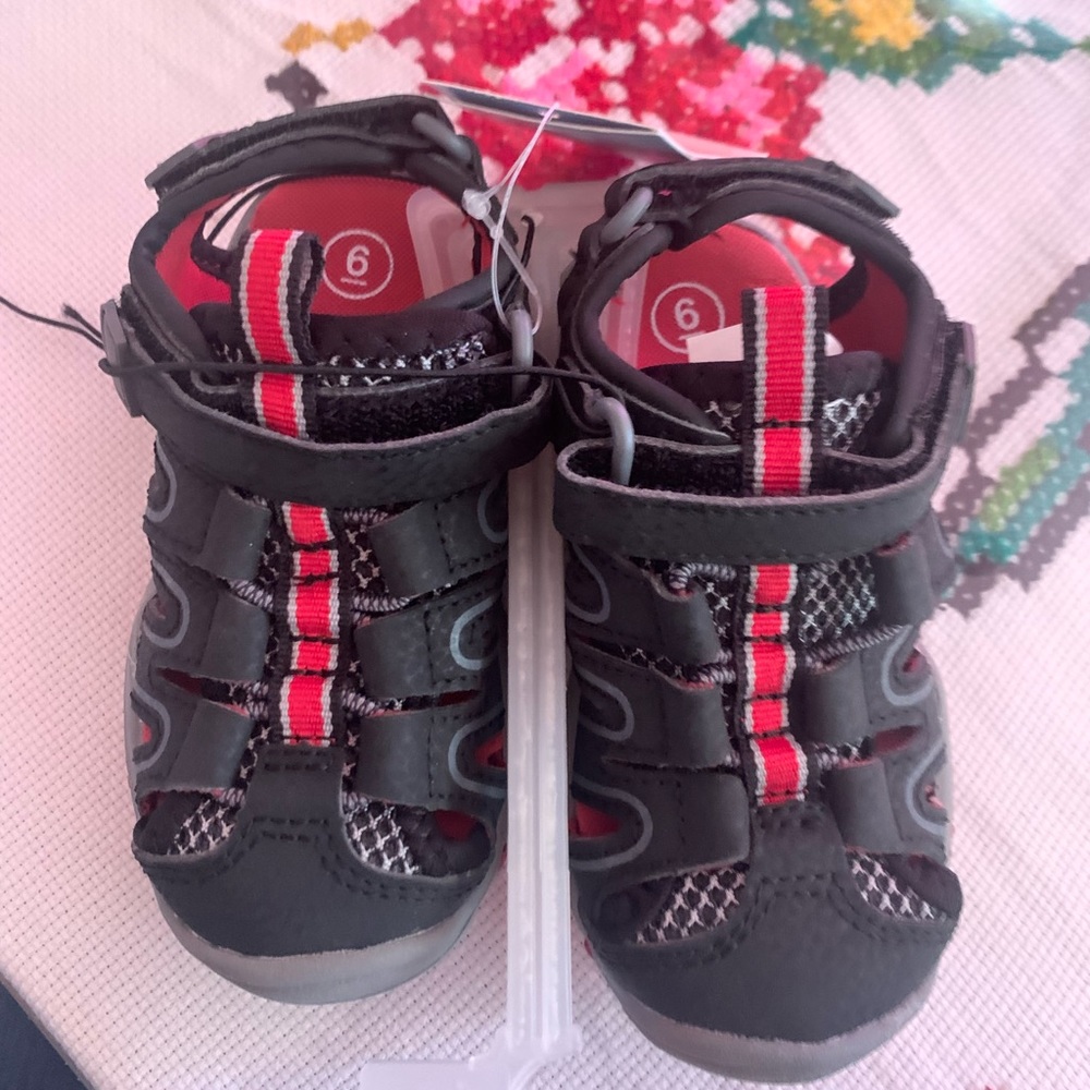 Toddler Cat And Jack Aft on Hiking Sandals:size:  8